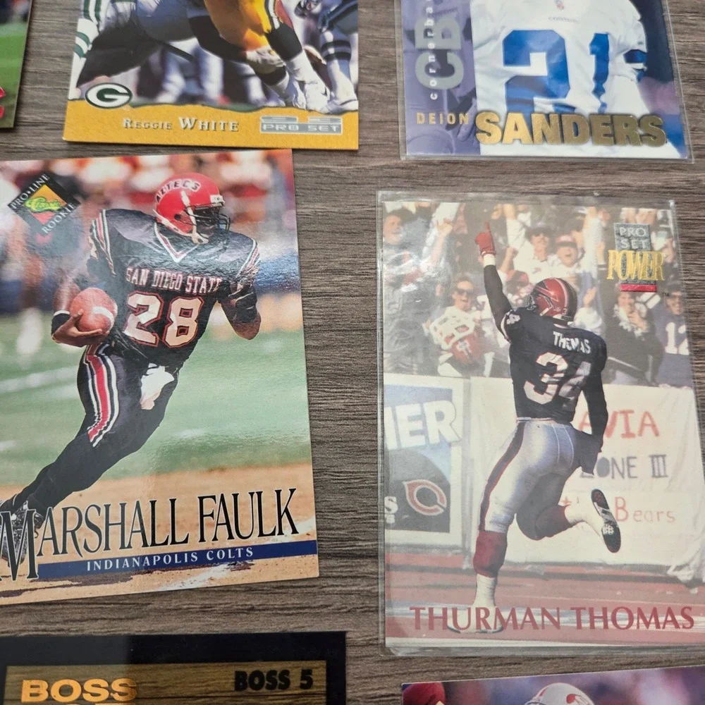 Vintage NFL Football Cards Lot #1 of 25 Montana, S.Young  D.Sanders Jerry Rice